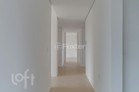 Image 43 - 915821