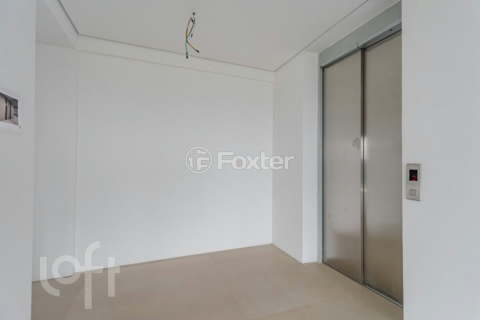 Image 40 - 915821