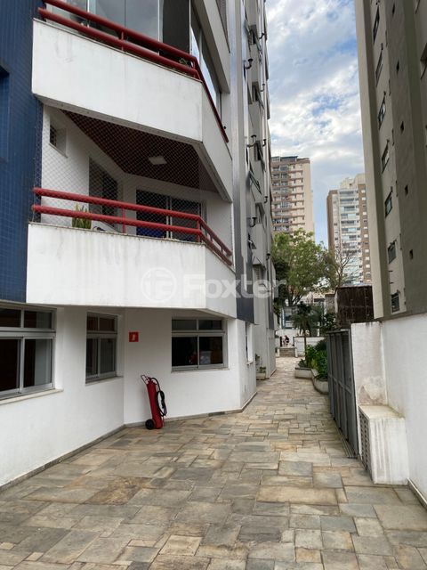 Image 68 - 915852