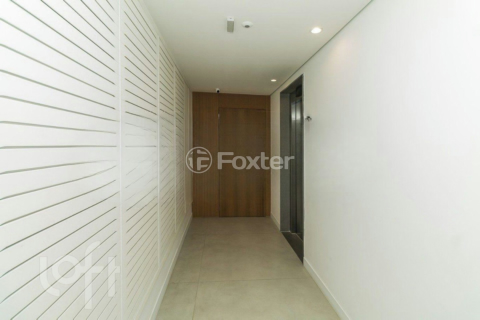 Image 22 - 916506