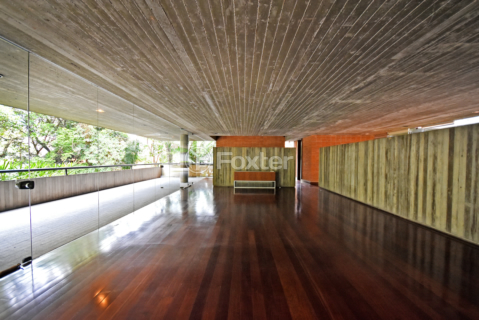 Image 29 - 916581