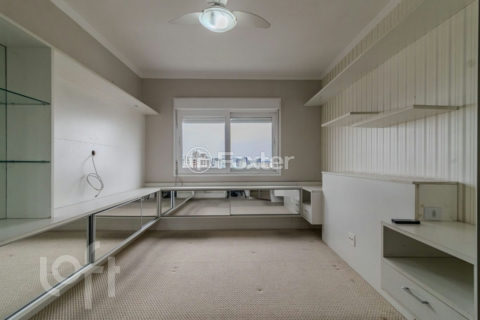 Image 4 - 916684