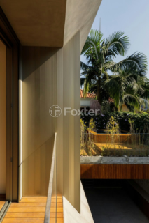 Image 28 - 916740