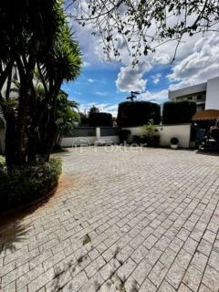 Image 23 - 916958