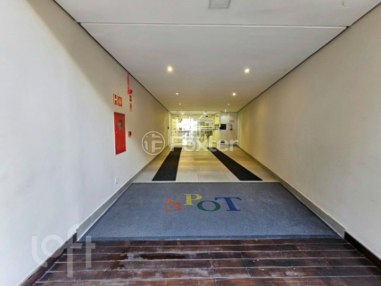 Image 31 - 917050