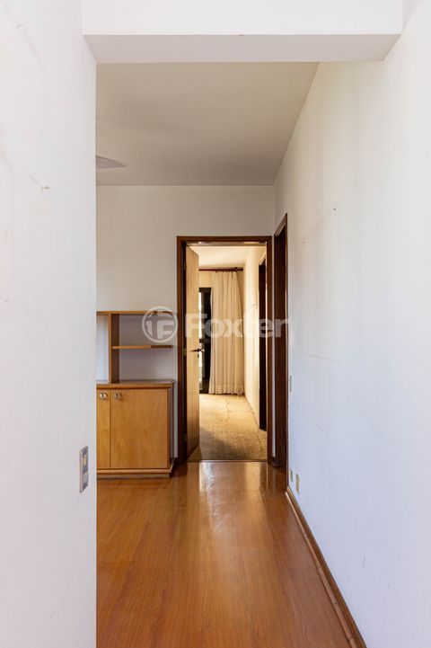 Image 33 - 917382