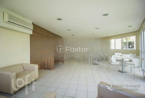 Image 22 - 918215