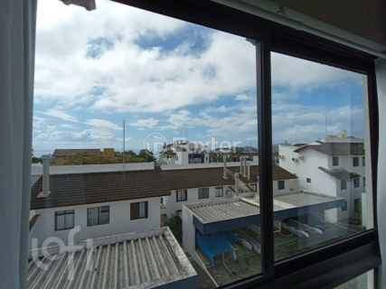 Image 39 - 918360