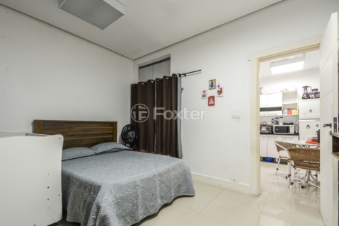 Image 37 - 918743