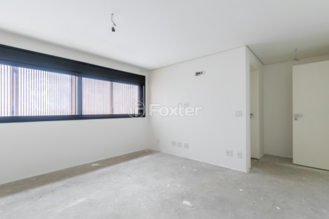 Image 21 - 918858