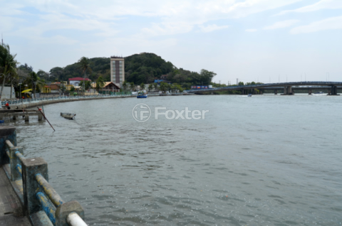 Image 37 - 923951