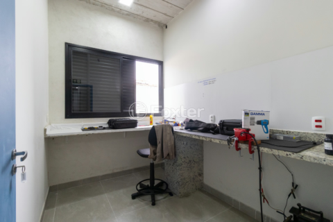 Image 21 - 925011