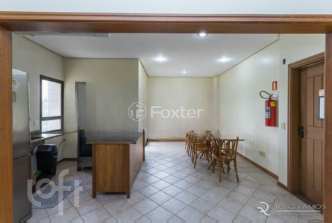 Image 44 - 926002