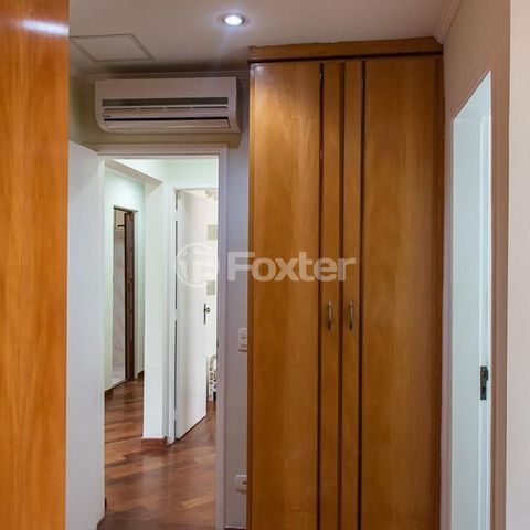 Image 32 - 927526