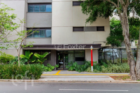 Image 26 - 928062