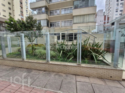 Image 30 - 928425