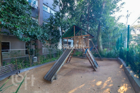 Image 28 - 928690