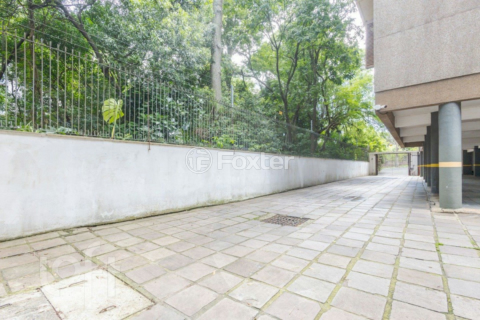 Image 22 - 928705
