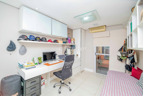 Image 33 - 929745