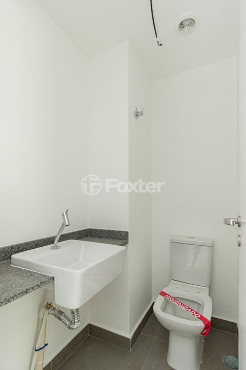 Image 35 - 930345