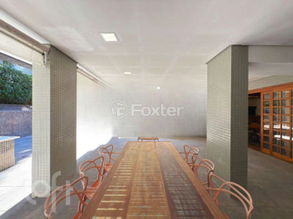 Image 61 - 930657