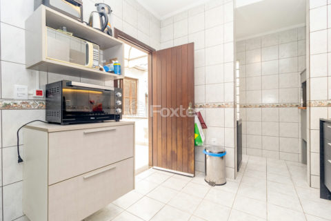 Image 31 - 930825