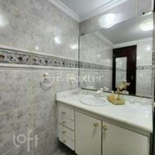 Image 22 - 931093