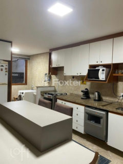 Image 21 - 931590