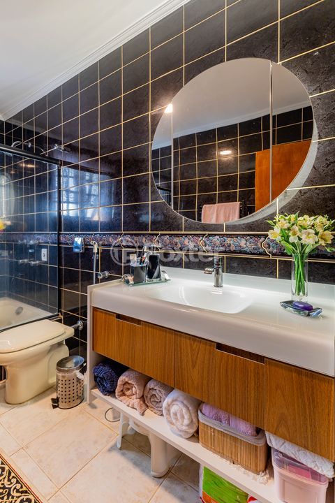 Image 107 - 931640