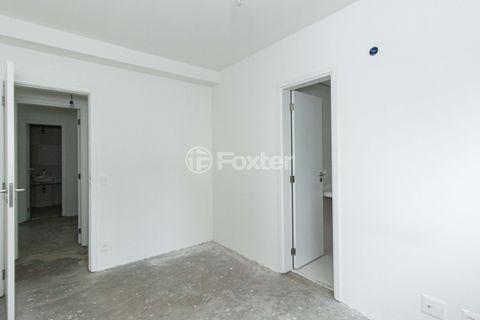 Image 21 - 931703