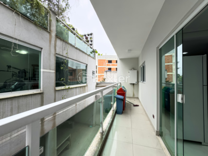 Image 12 - 931912