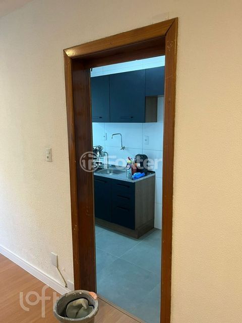 Image 4 - 932656