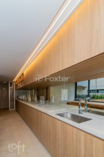 Image 30 - 932686