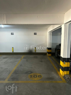 Image 33 - 932740
