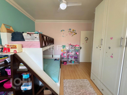 Image 35 - 932778