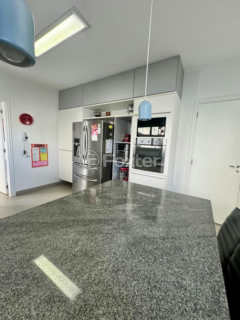 Image 37 - 932949