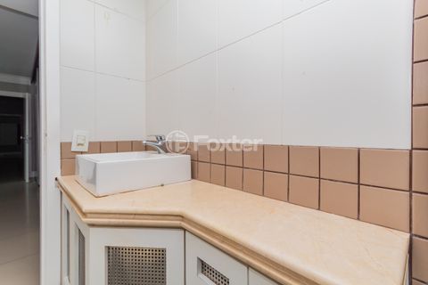 Image 32 - 933185