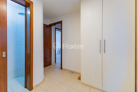 Image 35 - 933982