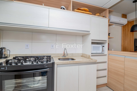Image 31 - 936007