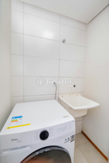 Image 34 - 936007