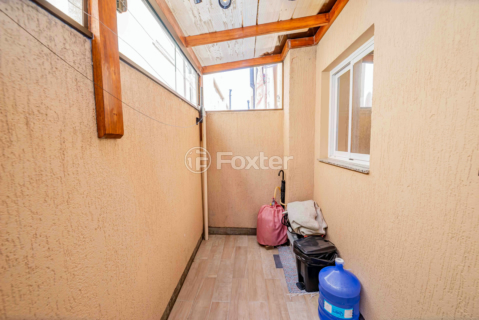 Image 40 - 936007