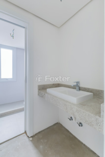 Image 37 - 936116