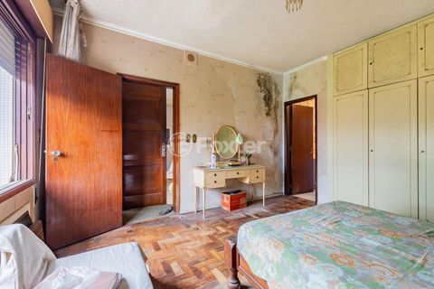 Image 32 - 937582