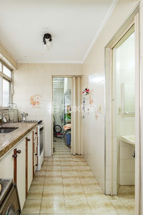 Image 26 - 939342