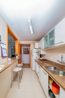 Image 32 - 946558