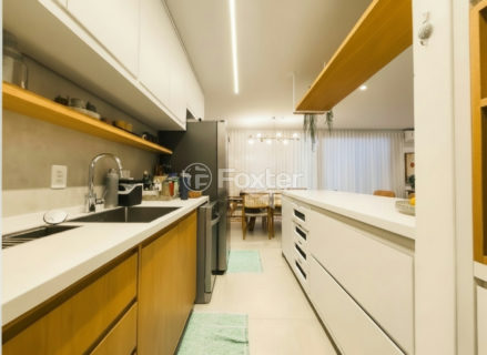 Image 5 - 946685