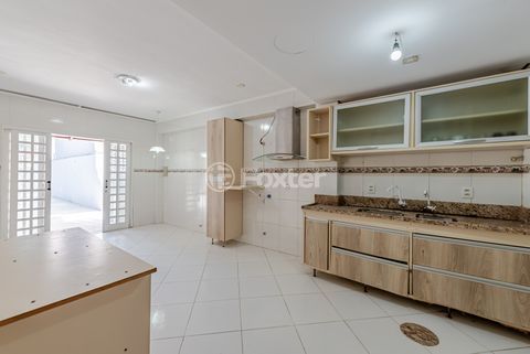 Image 39 - 949050