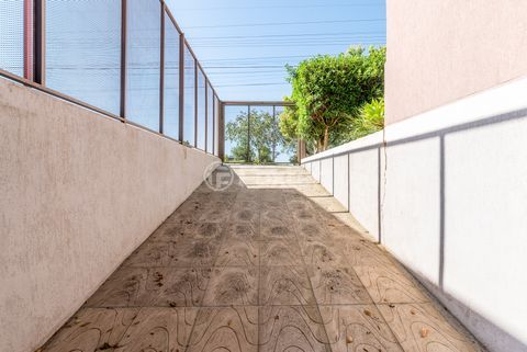 Image 31 - 949910