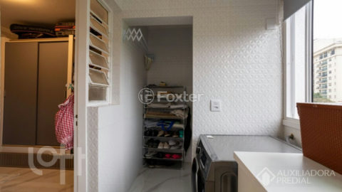 Image 33 - 953435