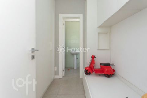 Image 32 - 953467